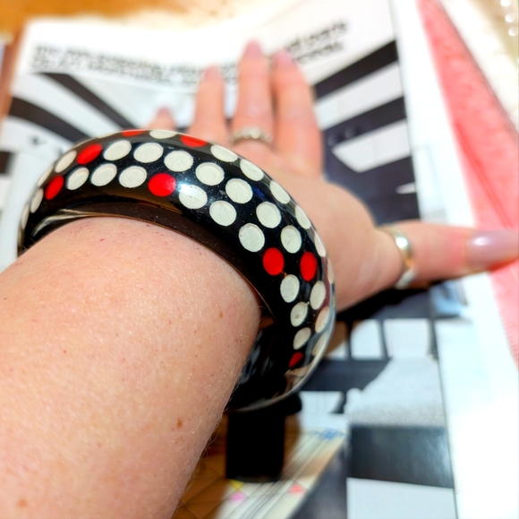 Vintage Heavy Chunky Lucite Mod 60s Polkadot Bangle Bracelet - Picture 3 of 5